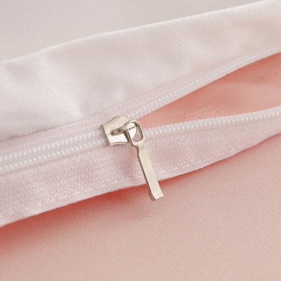 TWIN Pink and White Dotted Duvet and Sheet Set - Picture 6 of 6